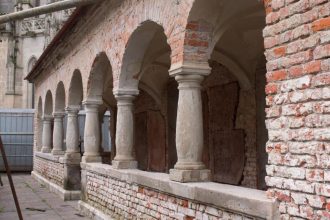 Opravy trvali niekolko rokov po par mesiacoch musia zacat znova Vandalizmus za to nemozu