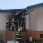 Plamene hasili dazdovou vodou susedia z turcianskej dediny zachranovali horiaci dom