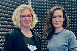 Prava ruka Epsteina zneuzivala svoju zensku identitu Obete jej doverovali pretoze ocakavali jej spojenectvo hovori vyskumnicka