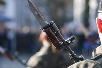 Rakusky ustavny sud zrusil povinnost mat kratke vlasy pre muzov v armade