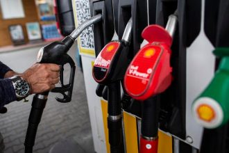 Rozdiely v cenach nafty pre domace a zahranicne vozidla narastaju tvrdi Institut financnej politiky