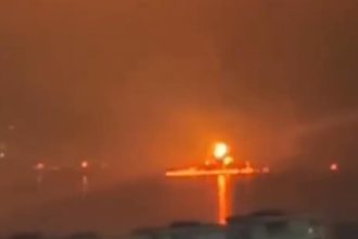 Ukrajina Rusko Online Ukrajinske drony zasiahli ropny terminal v Novorossijsku poskodili cast infrastruktury a zasobnikov