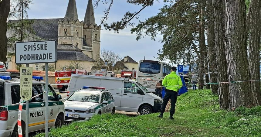 V Spiskom Podhradi pozehnaju pamatnik trom diecatam ktore tragicky zahynuli