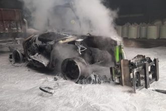 V polnohospodarskej hale doslo k pozariu poskodena je strecha aj nakladac skoda sa odhaduje na 140tisic