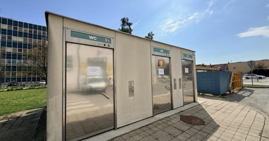Verejne automatizovane toalety stali tolko co dom Uz tyzdne su zatvorene niet ludi