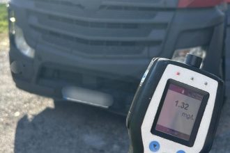 Vodic kamiona mal vyse 2 7 promile alkoholu skoncil v policajnej cele