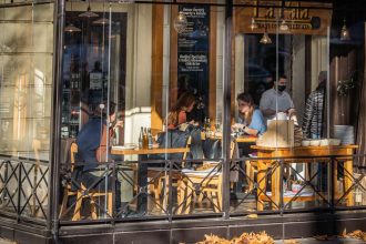 Zamestnanci na obedoch setria Restauracie sa menia na domace varenie