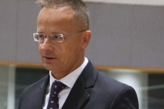 predstavitelka tiszy vyzvala szijjartoa aby prestal s nicenim dokumentov