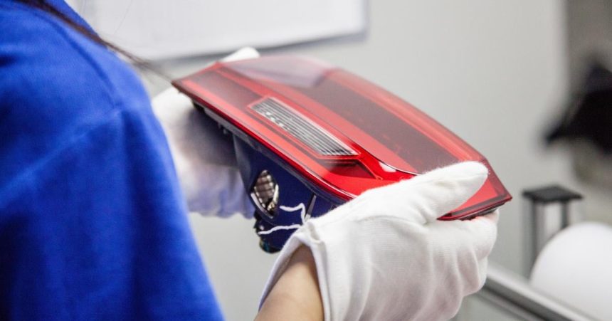 strmo spadli do 12milionovej straty a prepustaju prichadzaju o objednavky a zamestnavaju tisice ludi