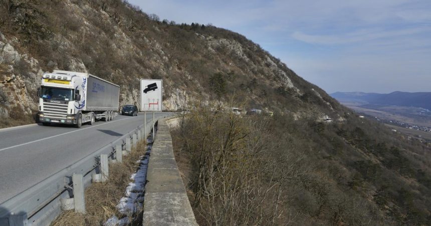 tunel na soroske to uz nie je prioritou cestari planjuju len rozsirit cestu a opravit oporny mur