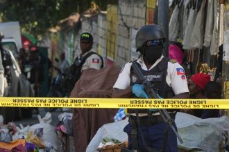 vikendovy utok gangu na mesto na haiti si vyziadal najmenej 70 obeti