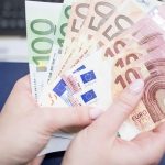 zisky vlani klesli druhy rok po sebe mzdy vsak rastli rychlejsie ako inflacia