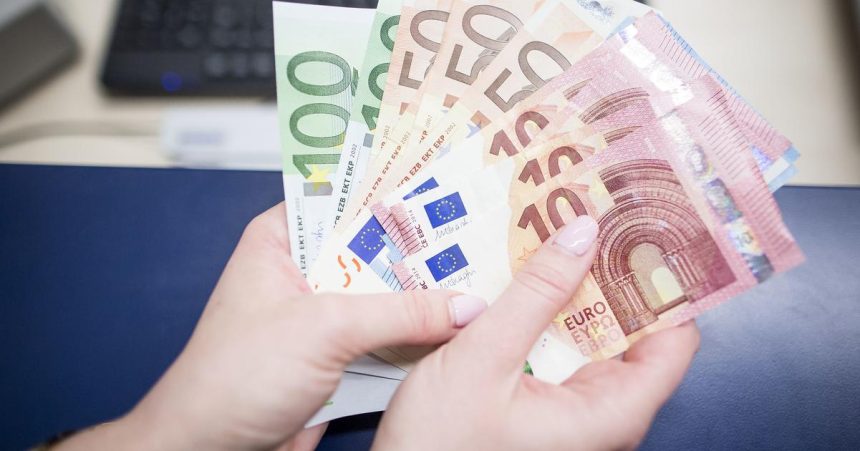 zisky vlani klesli druhy rok po sebe mzdy vsak rastli rychlejsie ako inflacia