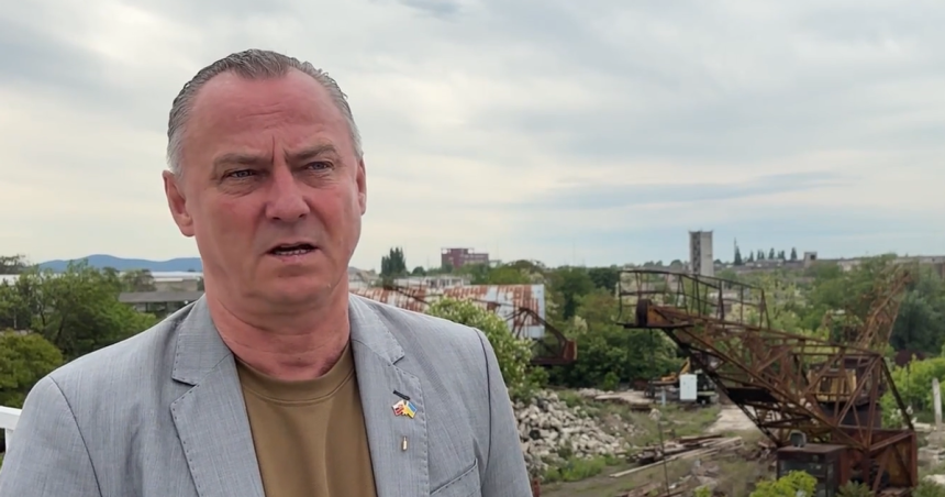 Ambasador Zakarpatska Sutaj Estok bol blizko ked spadli drony ale k hraniciam sa nedostal