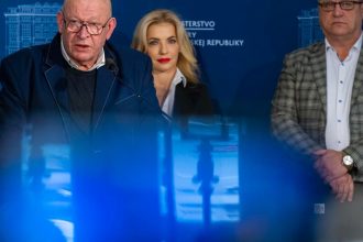 Dva mesiace v neistote Napokon by Biela noc a Dotyky a spojenia mali ziskat financne prostriedky z FPU no kedy a kolko to zatial nevedia