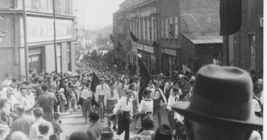 Hesla nacviczovali v skole mavatka odovzdali za tribunou sudruzkem