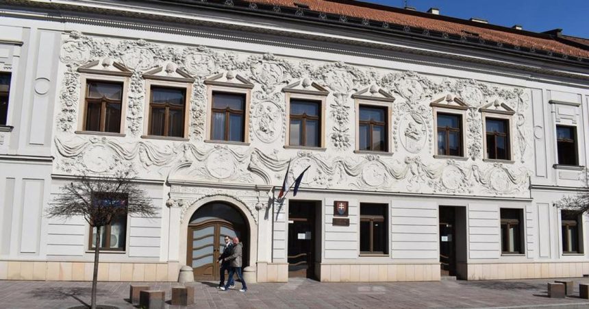 Lekara za drogy odsudili na sedem rokov odvolaci sud to zmenil na podmiencny trest Opat pracuje v nemocnici