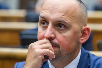 Opozicia sa snaz zabranit nelegalnym poplatkom v zdravotnictve