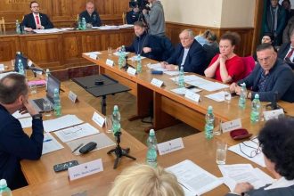 Pre falsovanie vysledkov hlasovania v Kezmarku obvinili clenov komisie Tykalo sa to aj pozemkov Kuffovcov