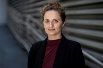 Prisubom ministerstva kultury uz neveri Nevidela som ze by nas niekto pocuval hovori Vakulova z Divadelneho ustavu