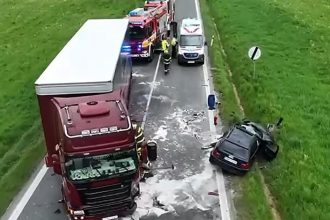 V okrese Svidnik doslo k zrazke osobneho auta s nakladnym vozidlom Zranili sa tri osoby