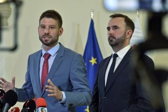 Vlada nevie setrit na sebe sikanuje preto malych podnikatelov tvrdi opozicia