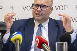 ombudsman napadne novelu o kosiciach na ustavnom sude ziada aj pozastavenie ucinosti pred volbami