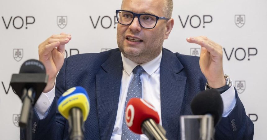 ombudsman napadne novelu o kosiciach na ustavnom sude ziada aj pozastavenie ucinosti pred volbami