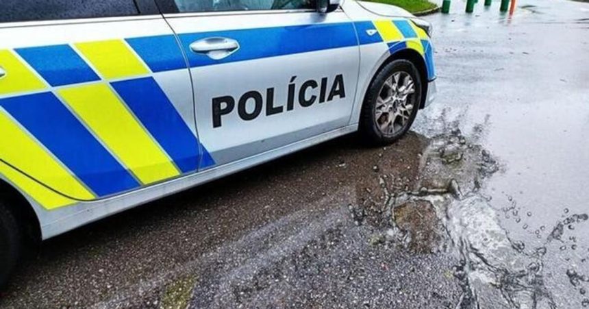zosuv casti cesty obmedzil dopravu mezi novakmi a nitrianskymi sucanmi vodici musia pocitat so zdrzanim