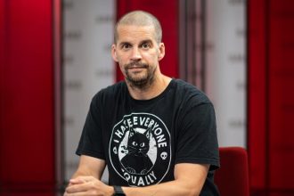 Advokat Kanis Tyrana zena sa dozvie ze pustili jej partnera az ked jej zazvoni pri dverach