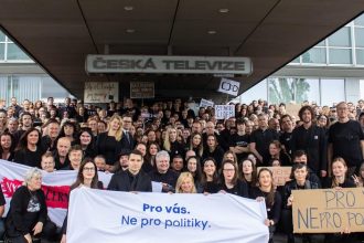 Babiso vlada zrusila poplatky za televiziu a rozhlas Opozicia hovori o slovenskych mafianskych taktikach