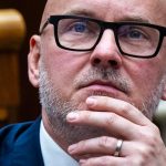 Co zaznelo v diskusiach Grohling vyzval prezidenta aby nevymenoval Radacovskeho ani Kmeca na velvyslanske posty