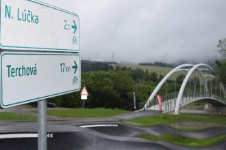 Dva hrady spojila cyklotrasa Vazska cyklomagistrala sa predlila problemovy usek nadalej stagnuje