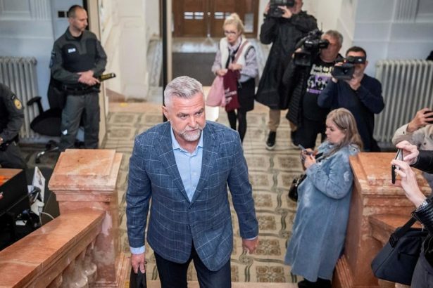 Gasparovi premlcali styri ciny Jeden uz bol v obzalobe