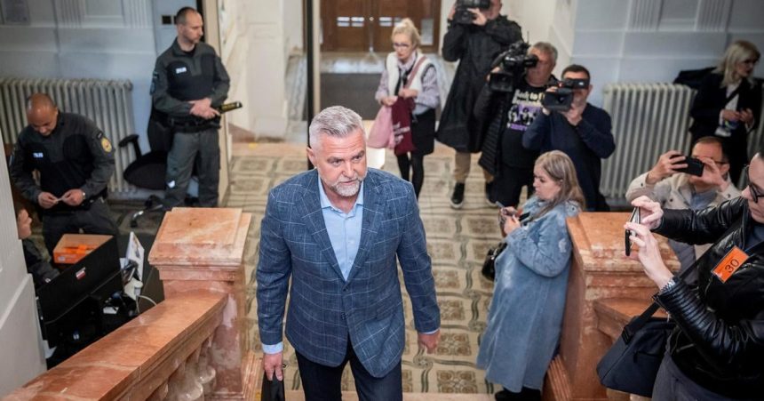 Gasparovi premlcali styri ciny Jeden uz bol v obzalobe