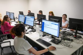 Na referende sa moze zucastnit viac ako 433 miliona volicov