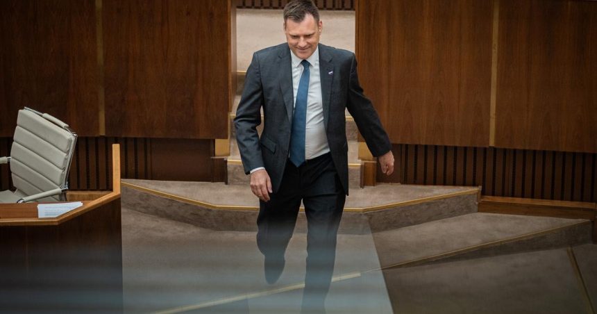 O odvolani ministra Tarabu sa nerokovalo navrh sa posuva na septembrovu schodu