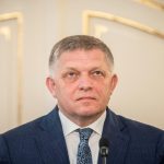 Premier sa postavil za syna Agentura Smer v ktorej je Fico ml konatelom nezachadza s verejnymi peniazmi