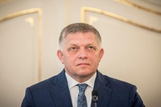 Premier sa postavil za syna Agentura Smer v ktorej je Fico ml konatelom nezachadza s verejnymi peniazmi