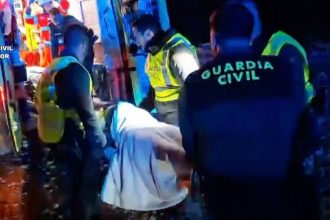 Pri nehode minibusu s cisternovym vozidlom v Spanku zahynulo piat policiajtov