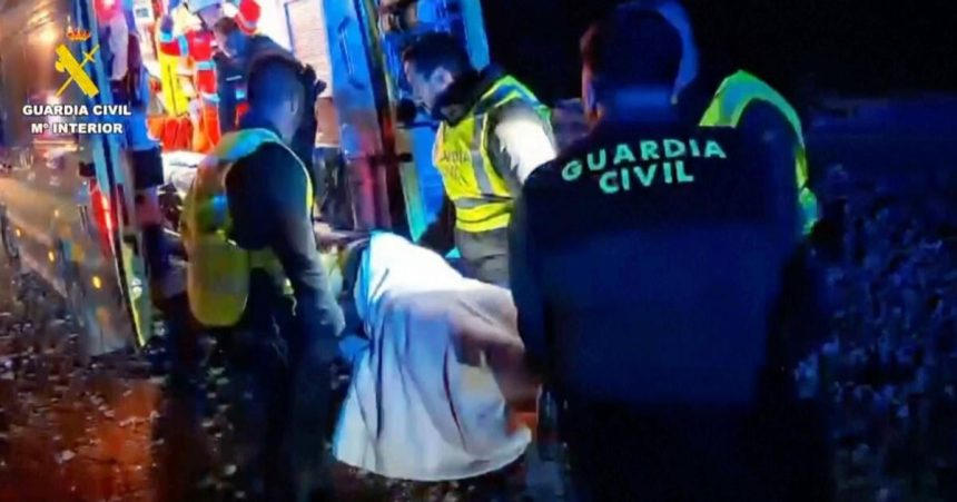 Pri nehode minibusu s cisternovym vozidlom v Spanku zahynulo piat policiajtov