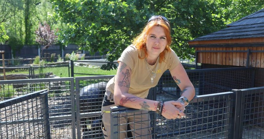 Simona pracuje v bratislavskej zoo Nemame hrochy ale hrosiky Ked sa nahnevaju lahko dobehnu ludi