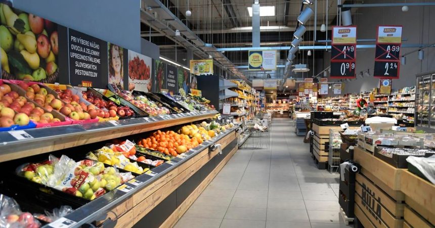 Slovaci po pandemii minaju podla analytika viac na potraviny a menej na energiu