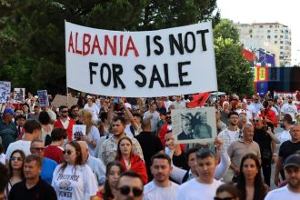 V Albansku sa protestovalo proti dalsiemu luxusnemu stavebnemu projektu