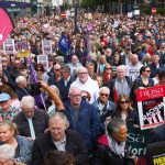 V Belfaste sa po nepokojoch zisli tisice ludi na manifestacii proti rasizmu