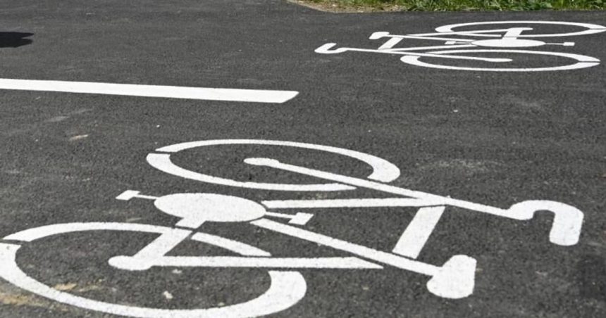 do skupiny ziakov v holandsku narazilo auto urady hlasia styri obete vratane troch deti
