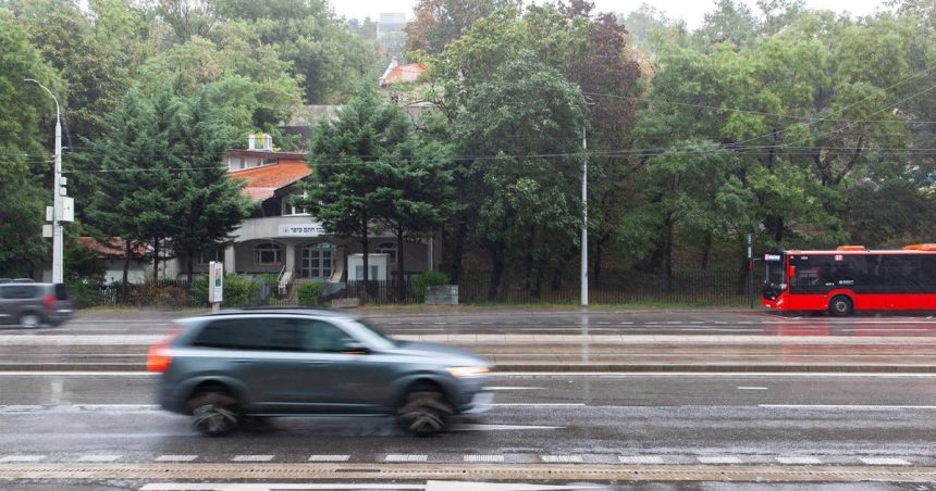 do stvrtkoveho poludnia spadlo za 24 hodin ojedinele aj viac nez 50 milimetrov zrazok