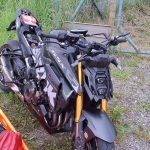 nehoda motorkara v belej po naraze do zvodidiel skoncil v starostlivosti zachranarov