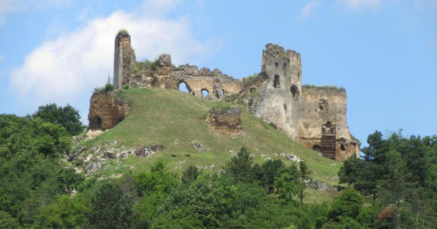 Bathorycka hrad Cicva ziskala po sobasi V obci pripravuju viacero lakadel pre turistov