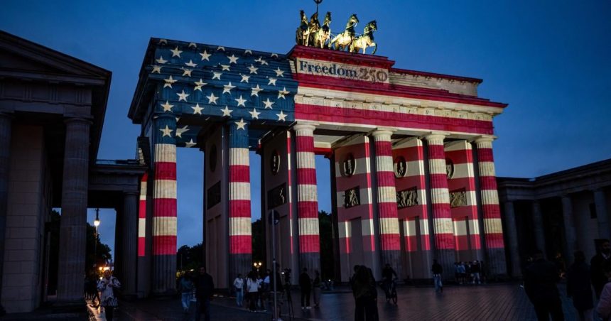 Berlin si pripomenul vyrocie nezavislosti USA farbami americkej vlajky